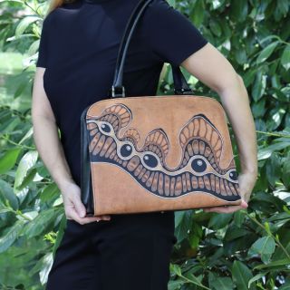❤️Väčšia kabelka CHOBOTNICA maľovaná ručne. Nosiť ju znamená mať pri sebe malý kúsok umenia, ktorý existuje len v jednom...